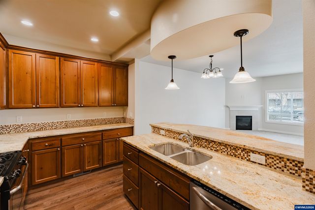 384 Market St NE, Salem, OR 97301