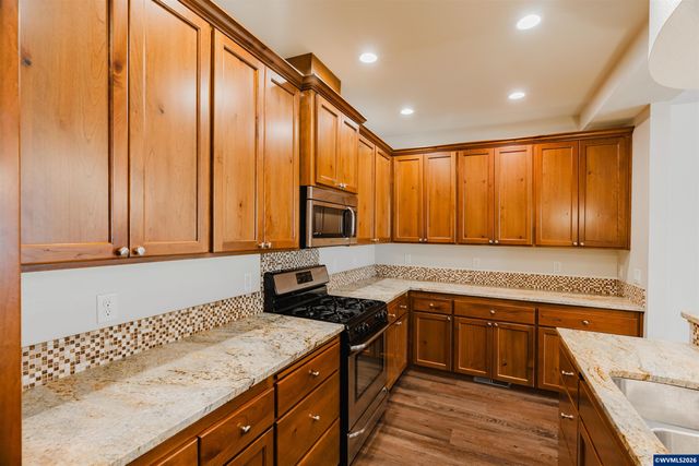 384 Market St NE, Salem, OR 97301