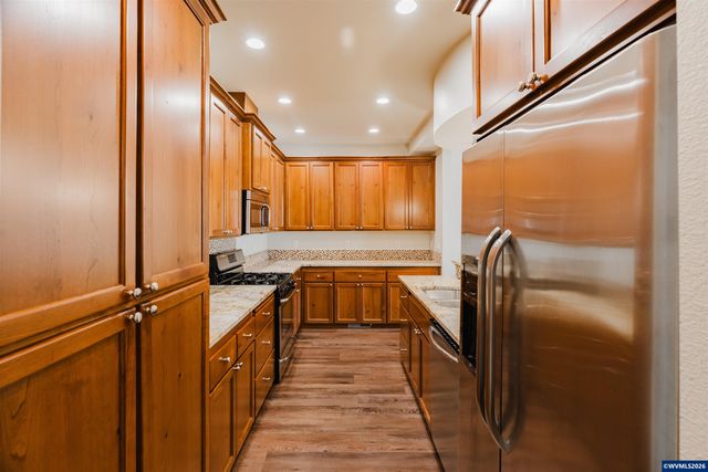 384 Market St NE, Salem, OR 97301