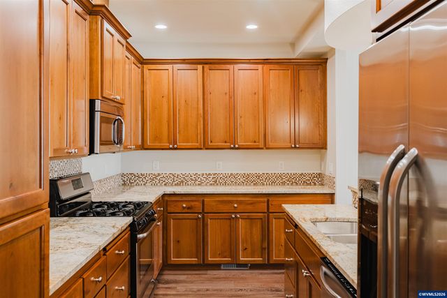 384 Market St NE, Salem, OR 97301