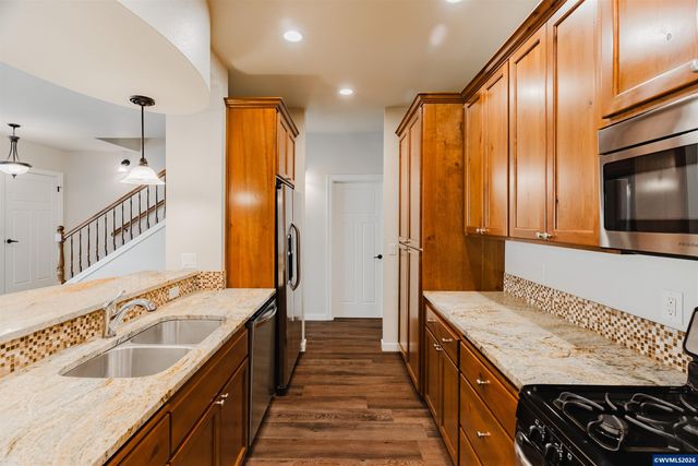 384 Market St NE, Salem, OR 97301