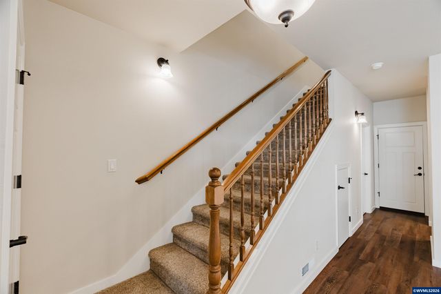 384 Market St NE, Salem, OR 97301