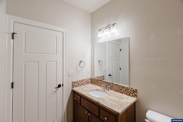 384 Market St NE, Salem, OR 97301