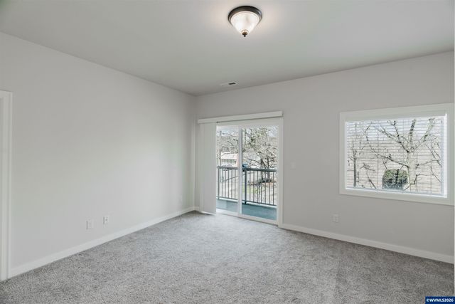 384 Market St NE, Salem, OR 97301