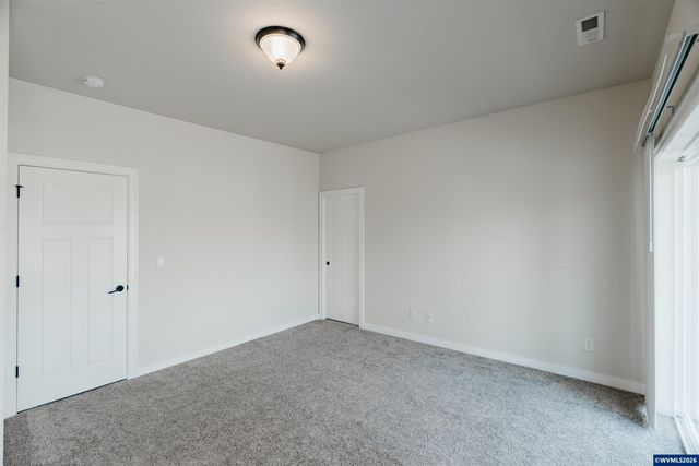 384 Market St NE, Salem, OR 97301