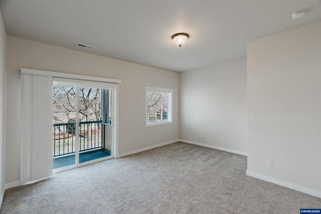 384 Market St NE, Salem, OR 97301