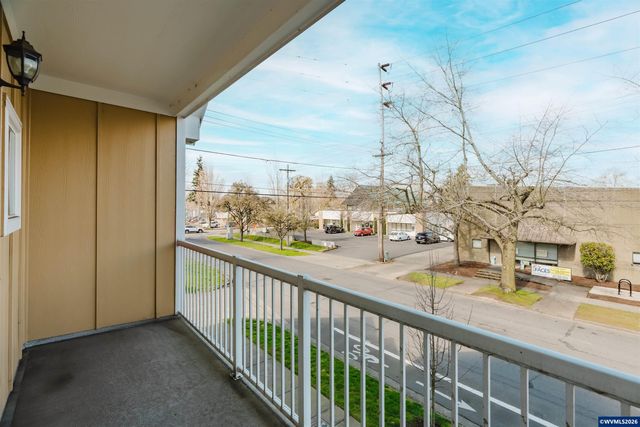 384 Market St NE, Salem, OR 97301