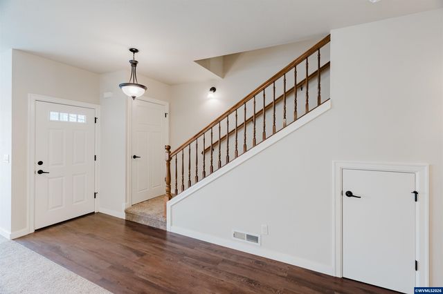 384 Market St NE, Salem, OR 97301