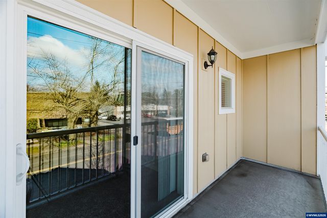 384 Market St NE, Salem, OR 97301