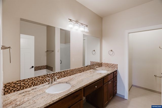 384 Market St NE, Salem, OR 97301