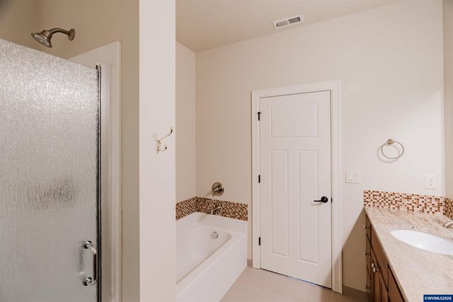 384 Market St NE, Salem, OR 97301