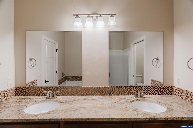 384 Market St NE, Salem, OR 97301