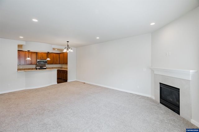 384 Market St NE, Salem, OR 97301