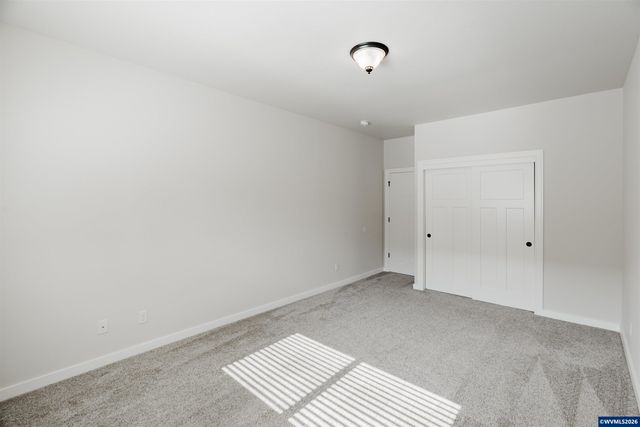 384 Market St NE, Salem, OR 97301