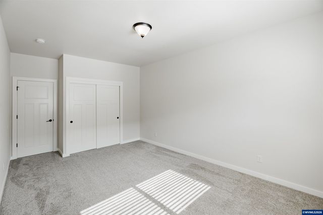 384 Market St NE, Salem, OR 97301