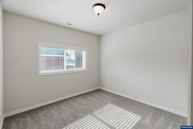 384 Market St NE, Salem, OR 97301