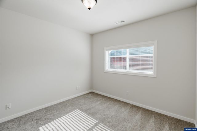 384 Market St NE, Salem, OR 97301