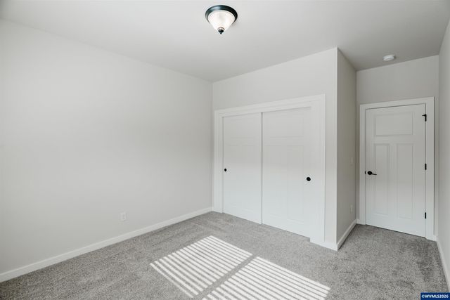 384 Market St NE, Salem, OR 97301