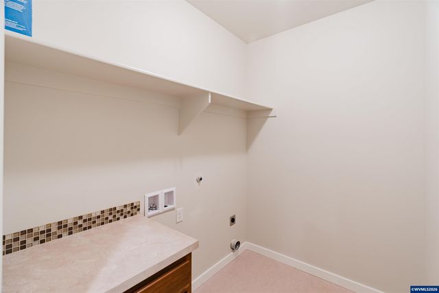 384 Market St NE, Salem, OR 97301