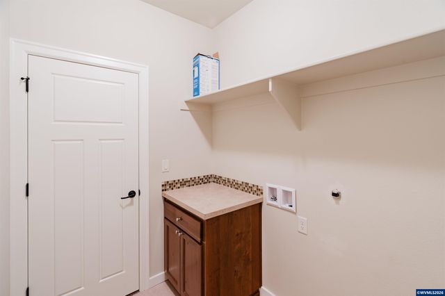 384 Market St NE, Salem, OR 97301