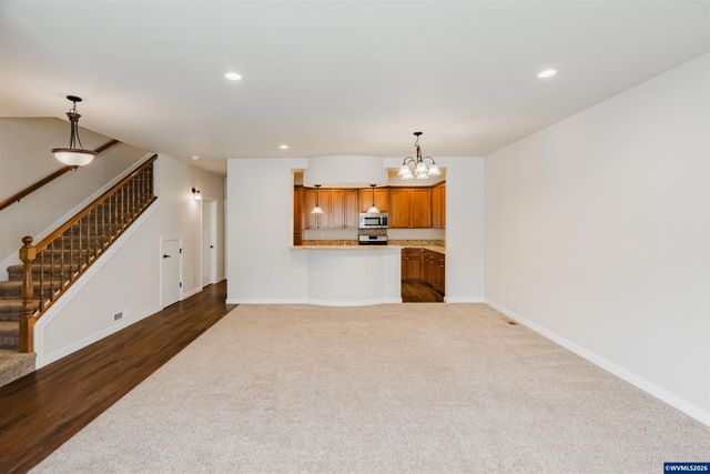 384 Market St NE, Salem, OR 97301