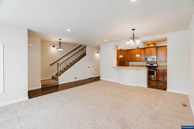 384 Market St NE, Salem, OR 97301