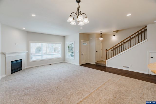 384 Market St NE, Salem, OR 97301