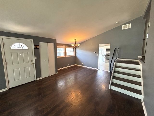 1418 Kings Road, Carpentersville, IL 60110