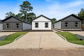 11561 Persimmon Street, Willis, TX 77318