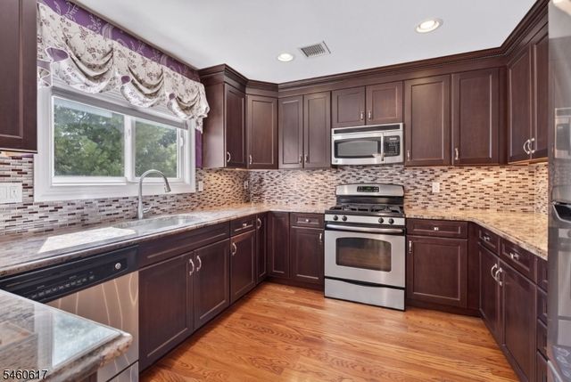 7 Christina Ct, Fairfield Twp., NJ 07004