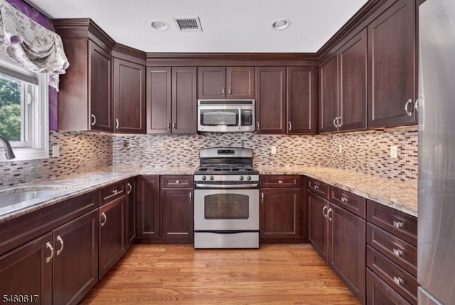 7 Christina Ct, Fairfield Twp., NJ 07004