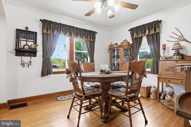 418 E BROADWAY, Red Lion, PA 17356