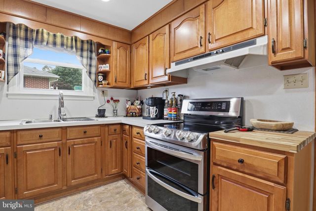 418 E BROADWAY, Red Lion, PA 17356