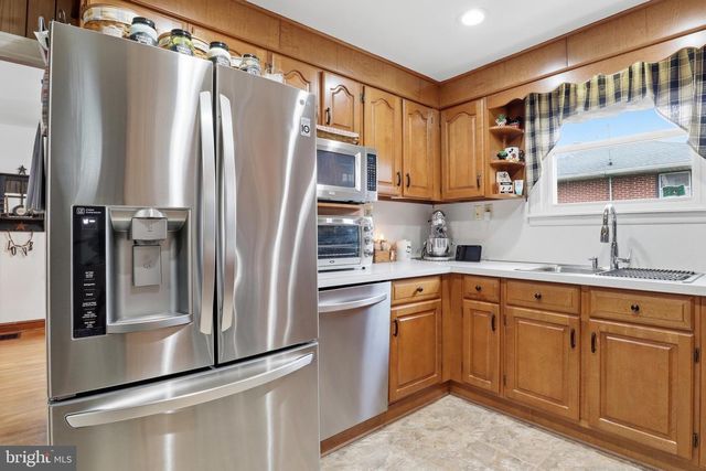 418 E BROADWAY, Red Lion, PA 17356