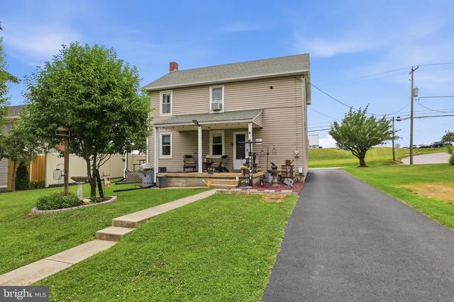 418 E BROADWAY, Red Lion, PA 17356