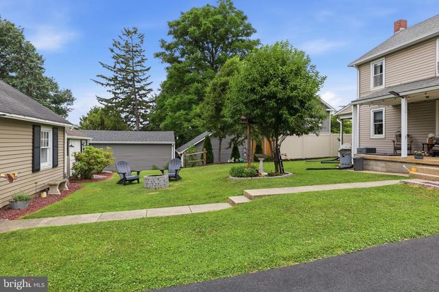 418 E BROADWAY, Red Lion, PA 17356
