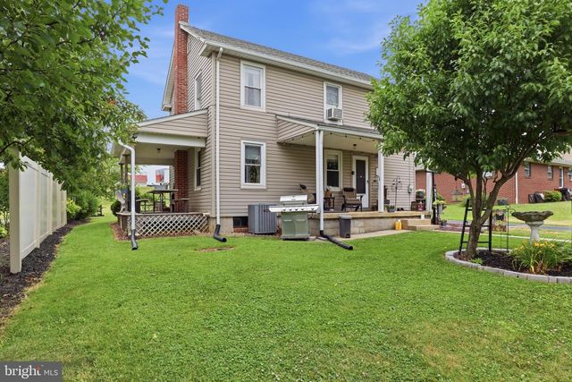 418 E BROADWAY, Red Lion, PA 17356
