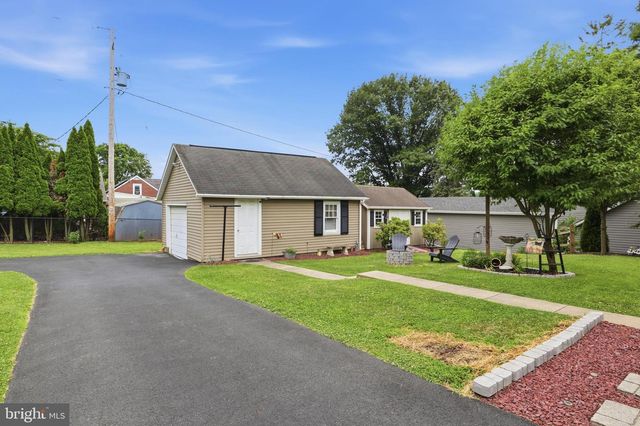 418 E BROADWAY, Red Lion, PA 17356