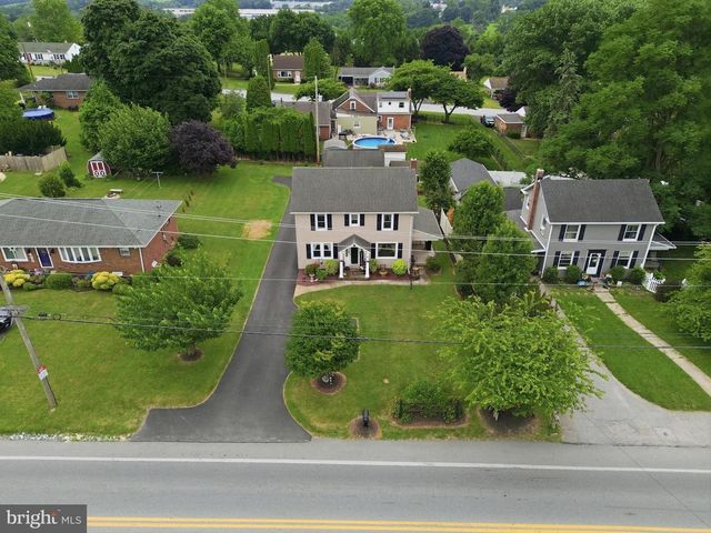 418 E BROADWAY, Red Lion, PA 17356