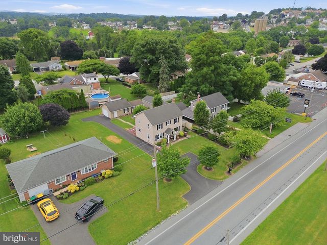 418 E BROADWAY, Red Lion, PA 17356