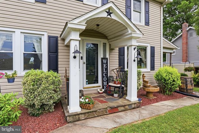 418 E BROADWAY, Red Lion, PA 17356