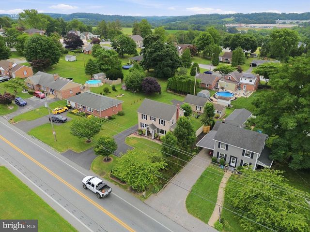 418 E BROADWAY, Red Lion, PA 17356