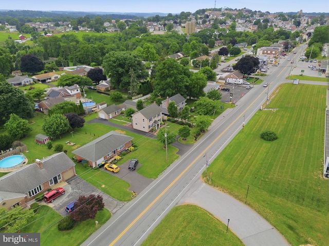 418 E BROADWAY, Red Lion, PA 17356