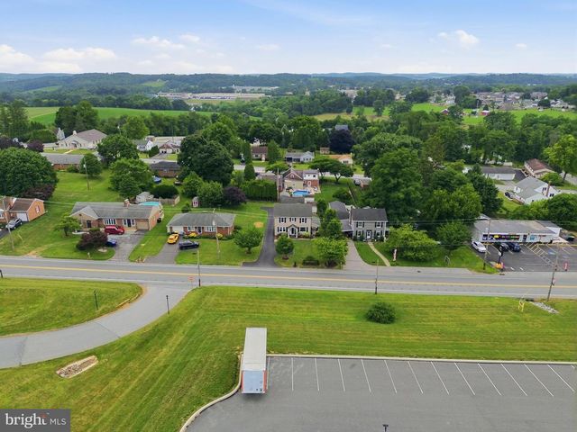 418 E BROADWAY, Red Lion, PA 17356
