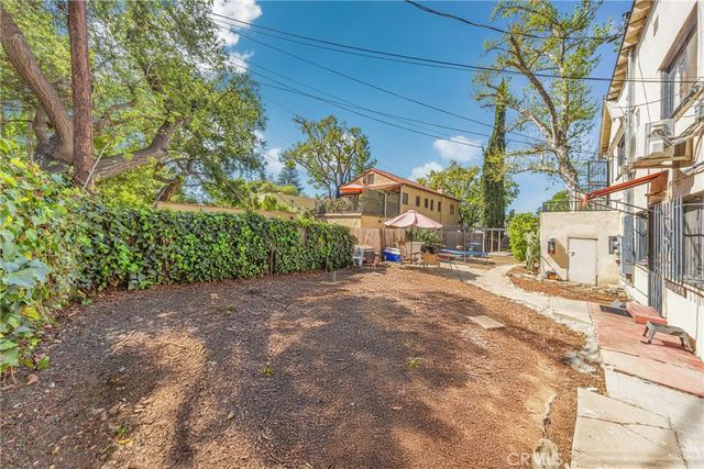 1562 N Lake Avenue, Pasadena, CA 91104