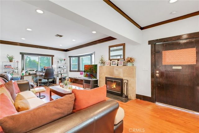 1562 N Lake Avenue, Pasadena, CA 91104