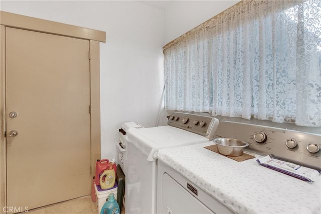 1562 N Lake Avenue, Pasadena, CA 91104