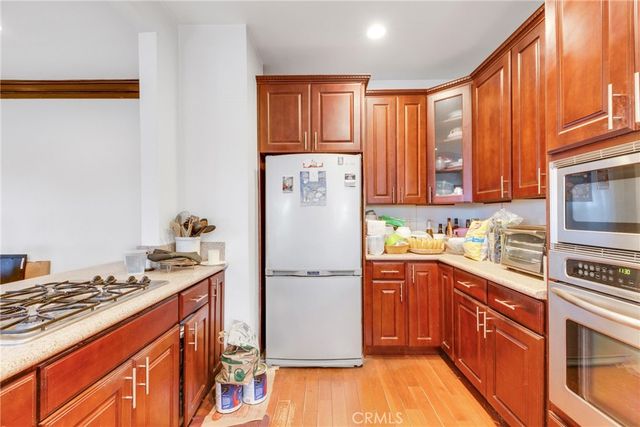 1562 N Lake Avenue, Pasadena, CA 91104