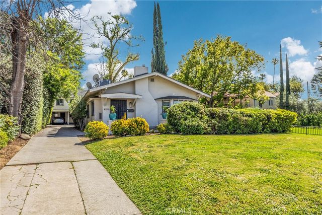 1562 N Lake Avenue, Pasadena, CA 91104