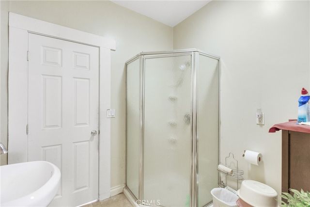 1562 N Lake Avenue, Pasadena, CA 91104